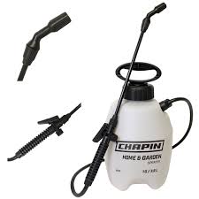 Garden sprayer with adjustable nozzle