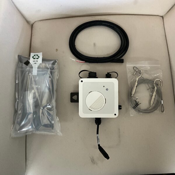 Electronic device with cables and accessories